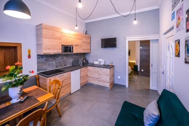 Atrium 24 Studio ซิวิโชอารา ภายนอก รูปภาพ